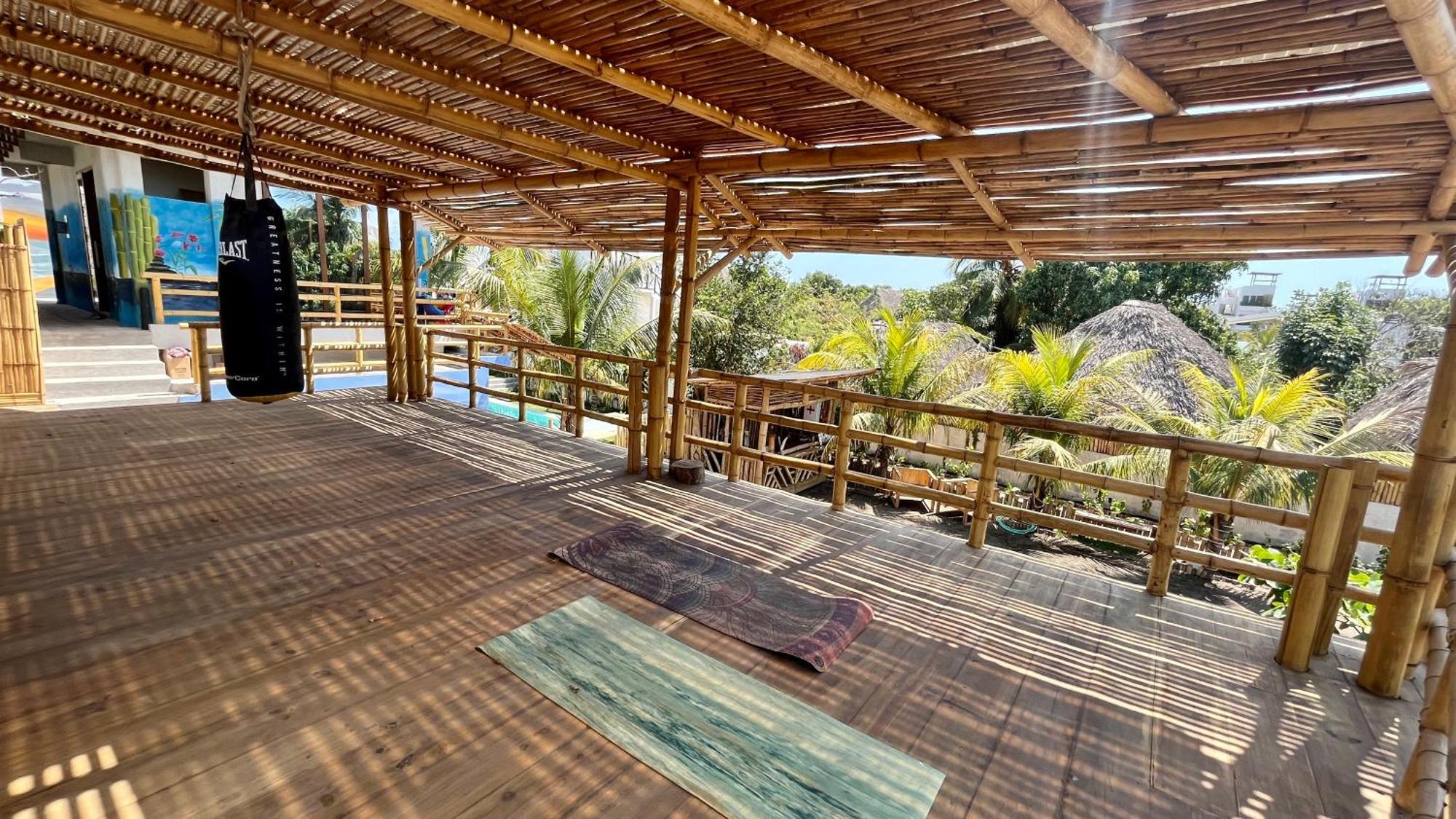 Shanti Surf Camp El Paredón Buena Vista المظهر الخارجي الصورة